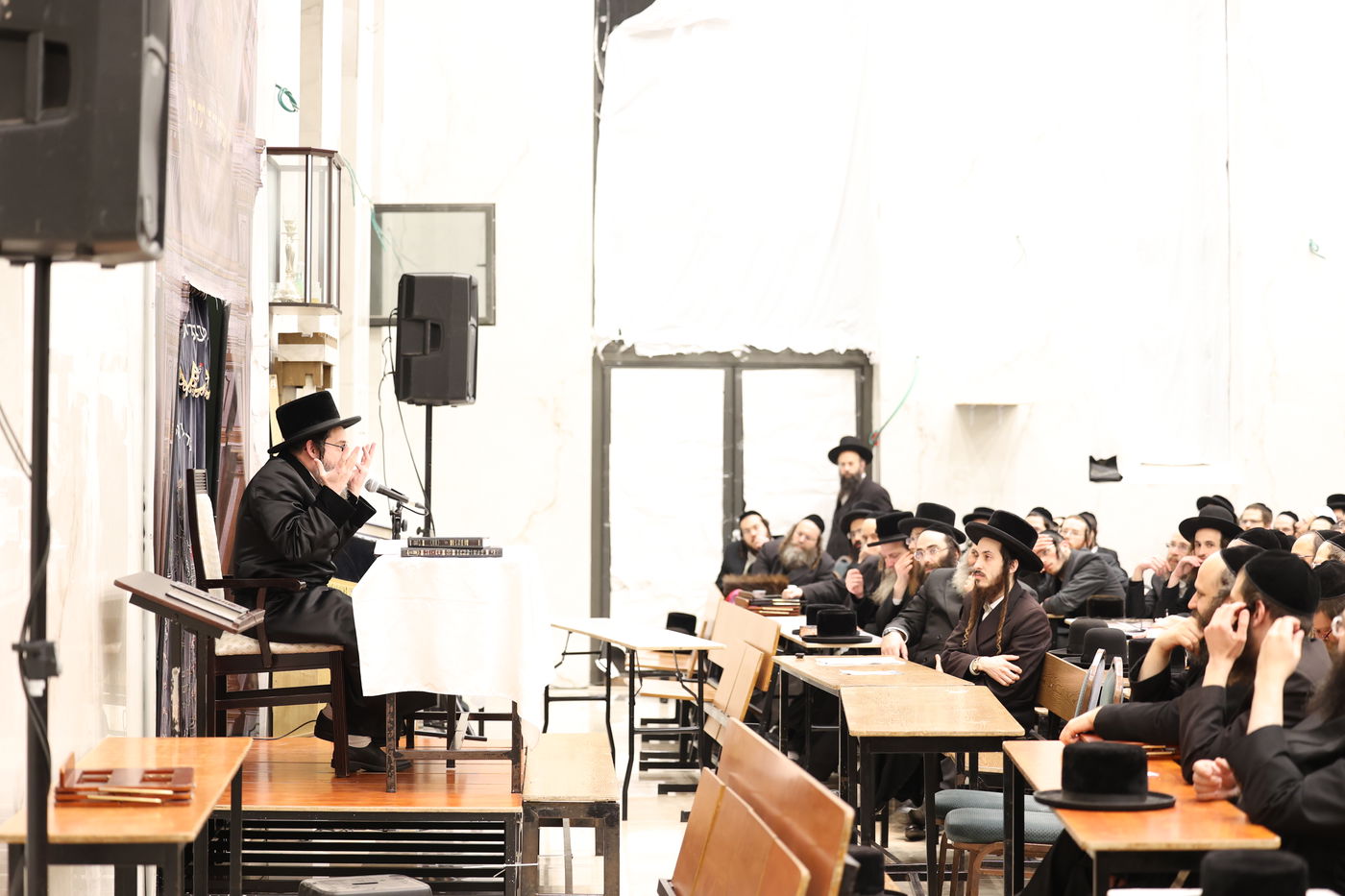 האדמו"ר מסקולען י-ם מסר שיעור תורה בביתר