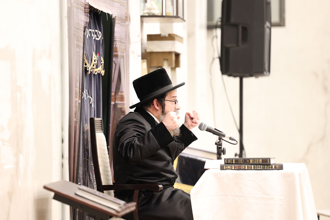 האדמו"ר מסקולען י-ם מסר שיעור תורה בביתר