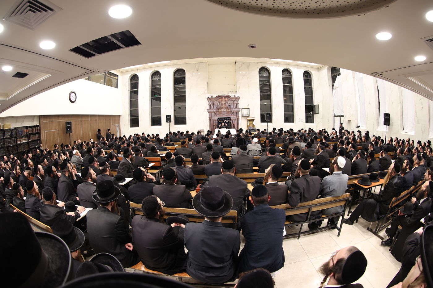 האדמו"ר מסקולען י-ם מסר שיעור תורה בביתר