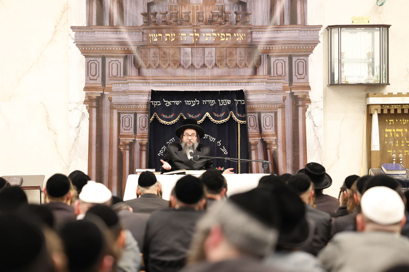 האדמו"ר מסקולען י-ם מסר שיעור תורה בביתר