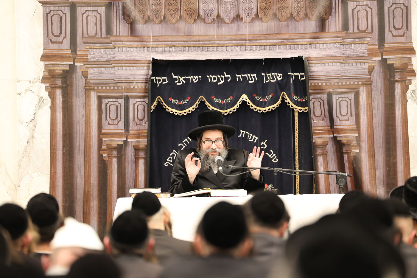 האדמו"ר מסקולען י-ם מסר שיעור תורה בביתר