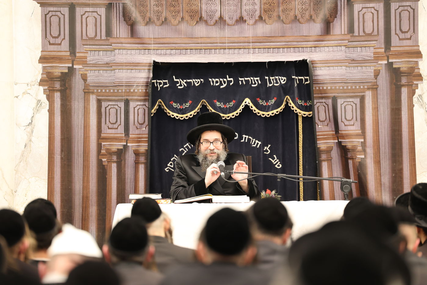 האדמו"ר מסקולען י-ם מסר שיעור תורה בביתר