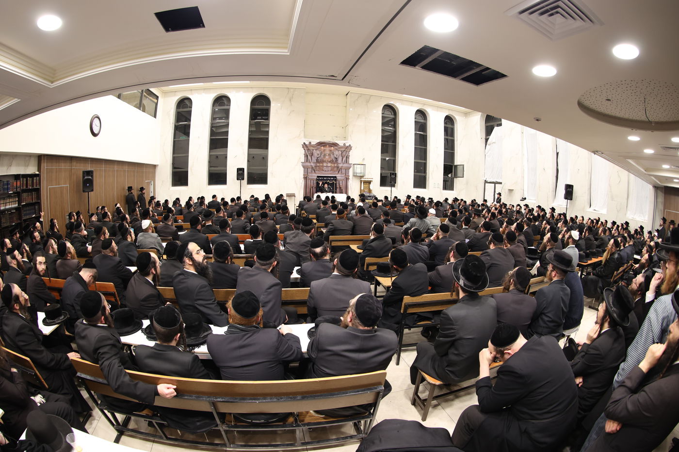 האדמו"ר מסקולען י-ם מסר שיעור תורה בביתר