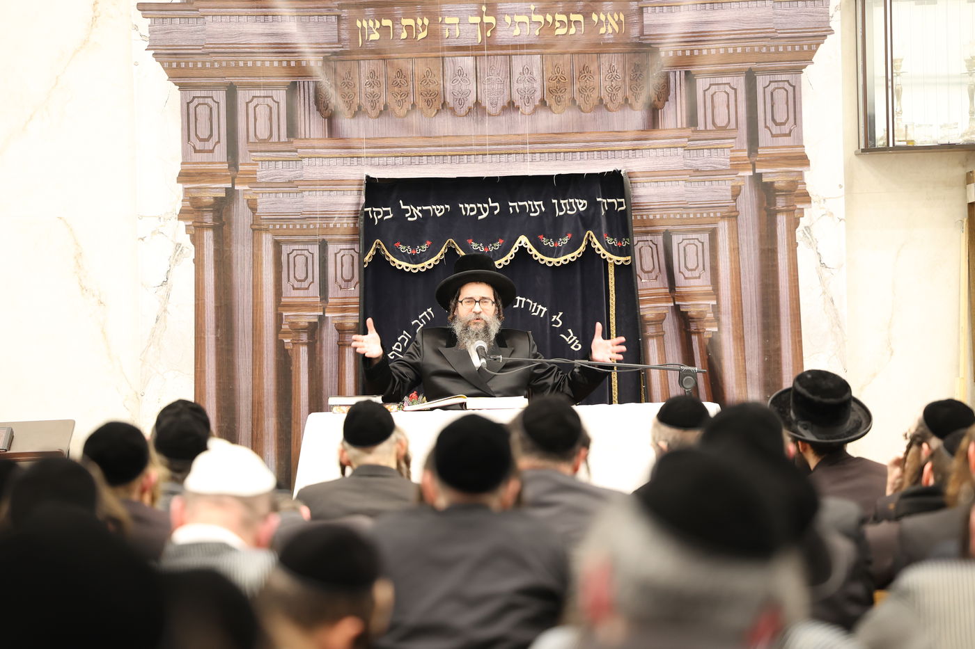 האדמו"ר מסקולען י-ם מסר שיעור תורה בביתר