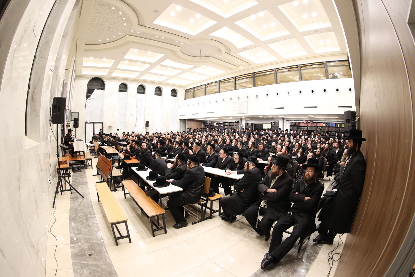 האדמו"ר מסקולען י-ם מסר שיעור תורה בביתר