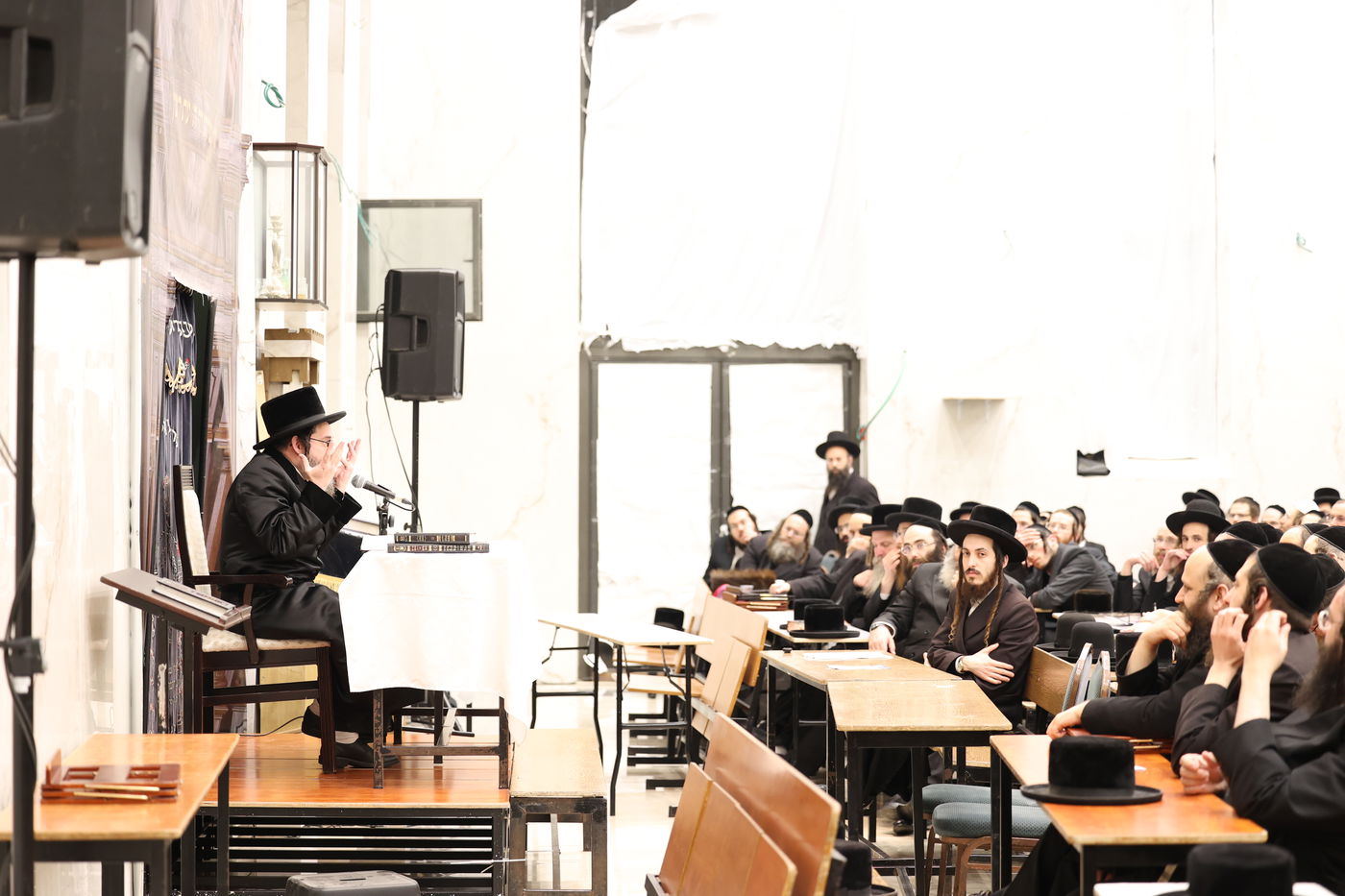 האדמו"ר מסקולען י-ם מסר שיעור תורה בביתר