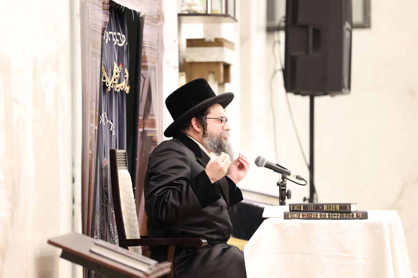 האדמו"ר מסקולען י-ם מסר שיעור תורה בביתר