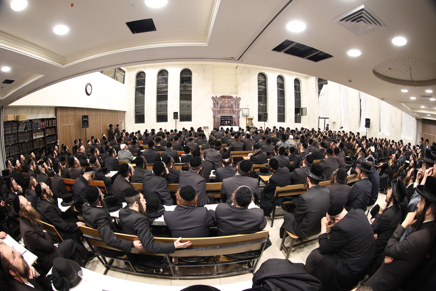 האדמו"ר מסקולען י-ם מסר שיעור תורה בביתר