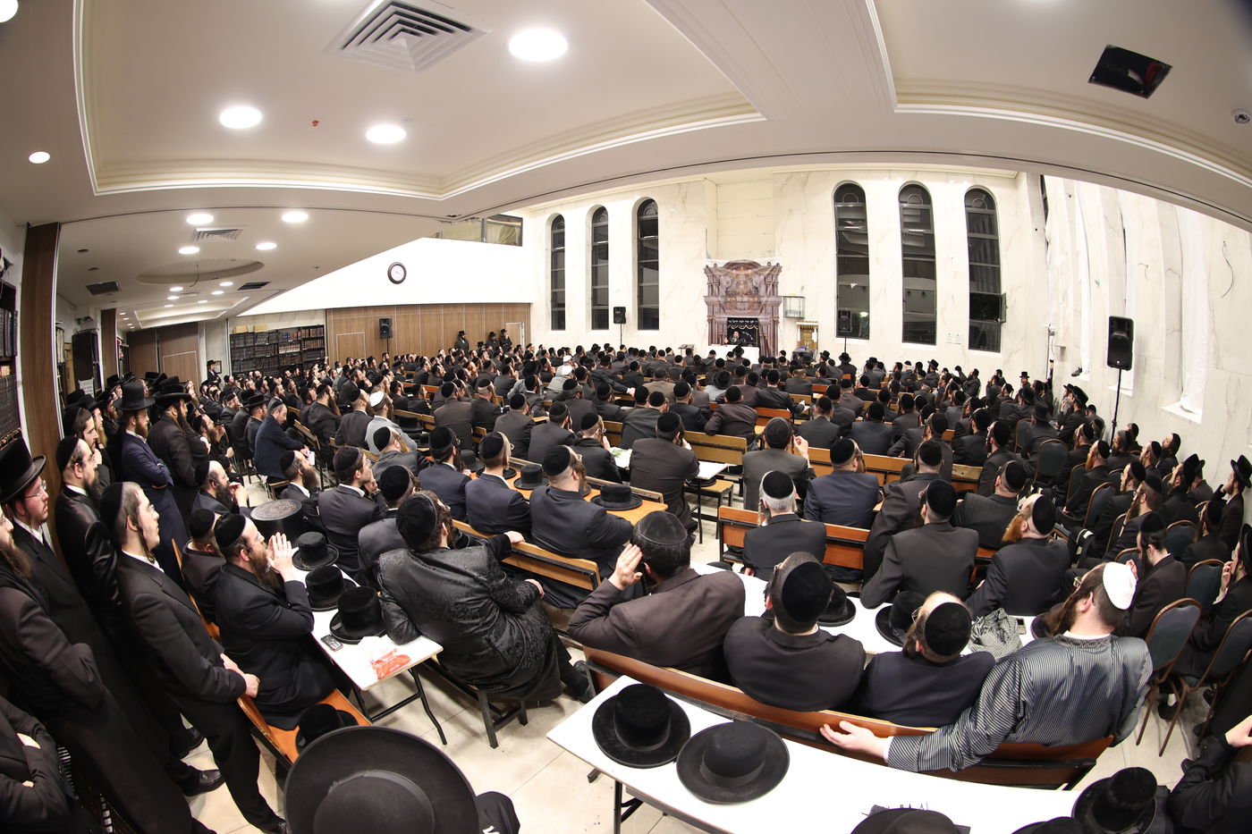 האדמו"ר מסקולען י-ם מסר שיעור תורה בביתר