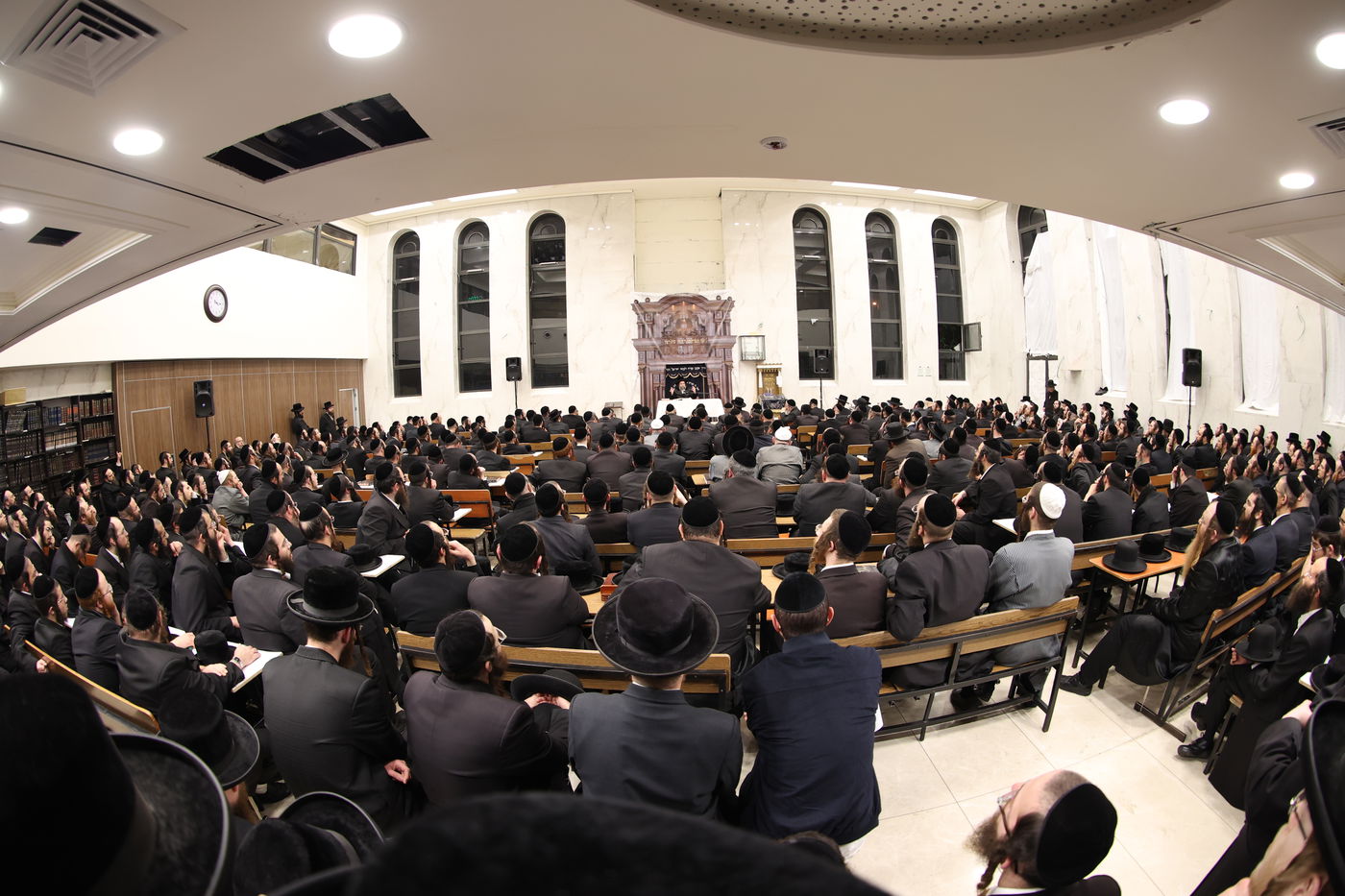 האדמו"ר מסקולען י-ם מסר שיעור תורה בביתר