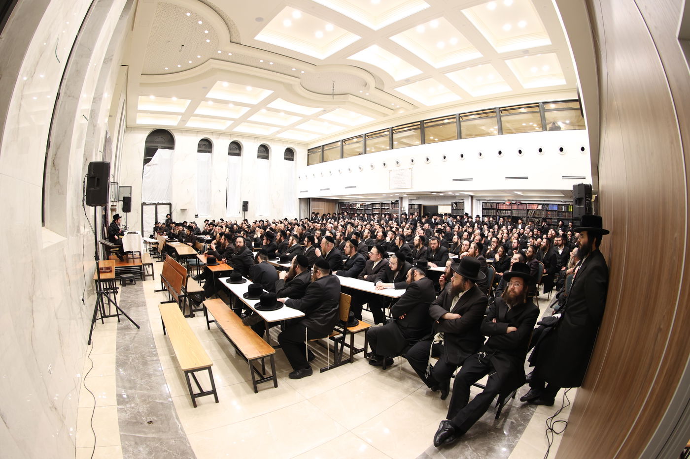האדמו"ר מסקולען י-ם מסר שיעור תורה בביתר