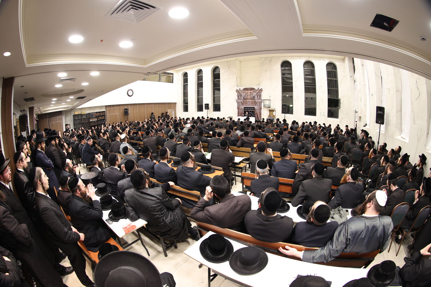 האדמו"ר מסקולען י-ם מסר שיעור תורה בביתר