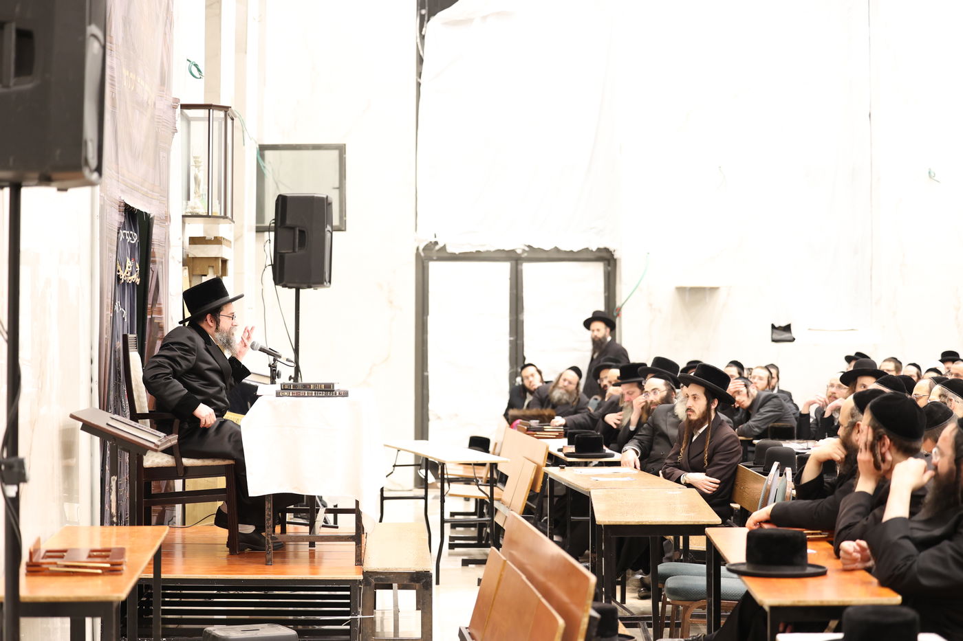 האדמו"ר מסקולען י-ם מסר שיעור תורה בביתר