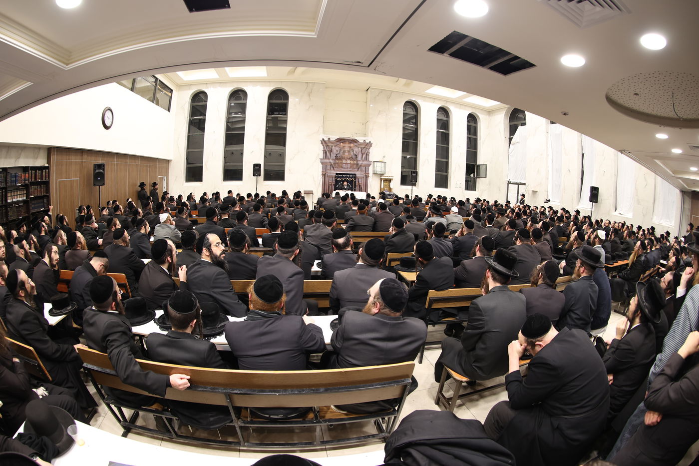 האדמו"ר מסקולען י-ם מסר שיעור תורה בביתר