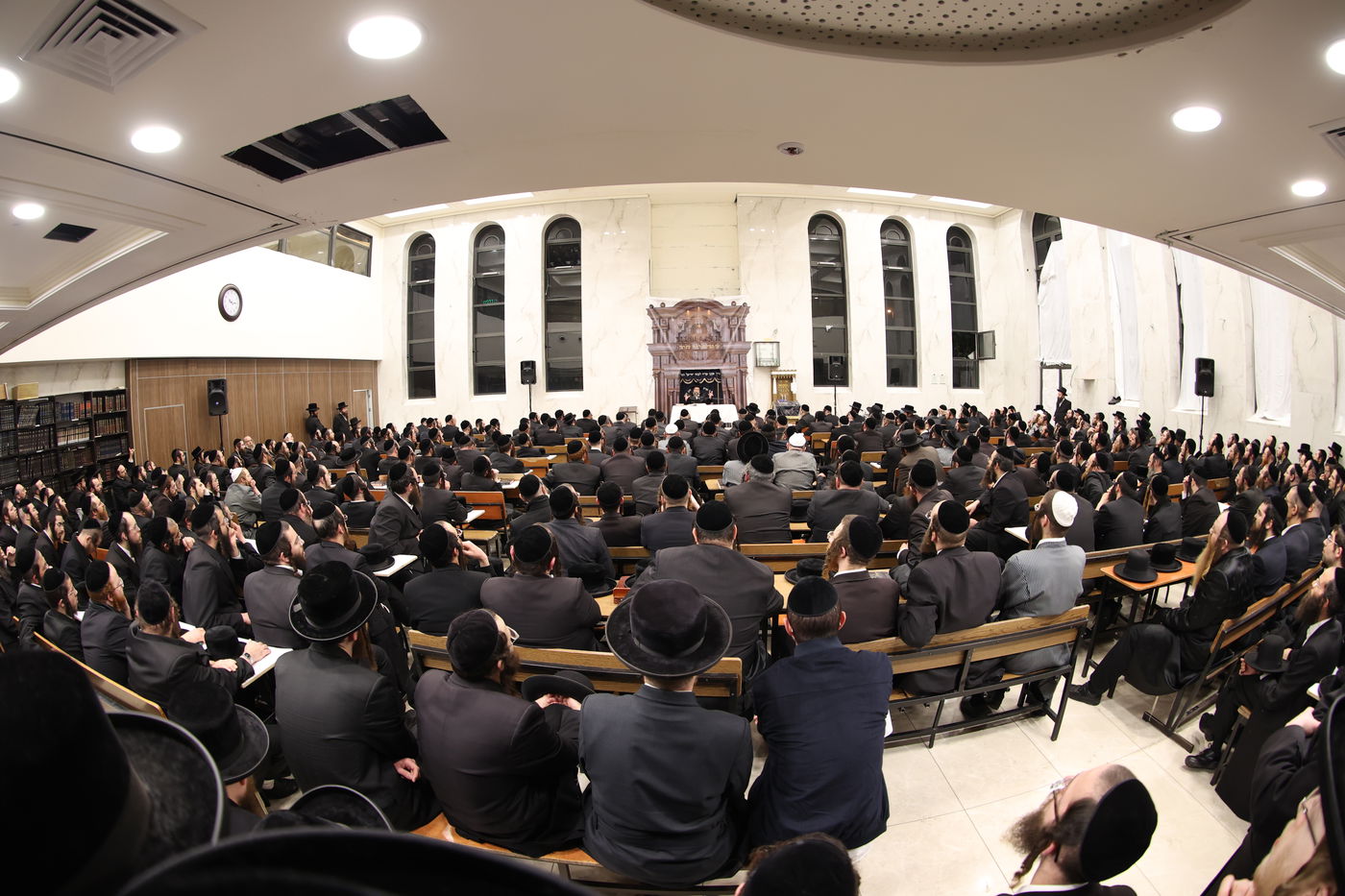 האדמו"ר מסקולען י-ם מסר שיעור תורה בביתר