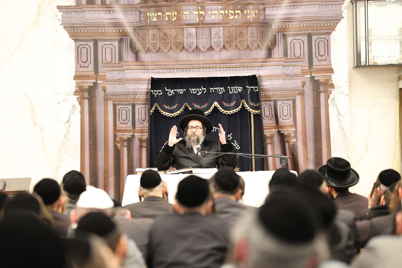 האדמו"ר מסקולען י-ם מסר שיעור תורה בביתר