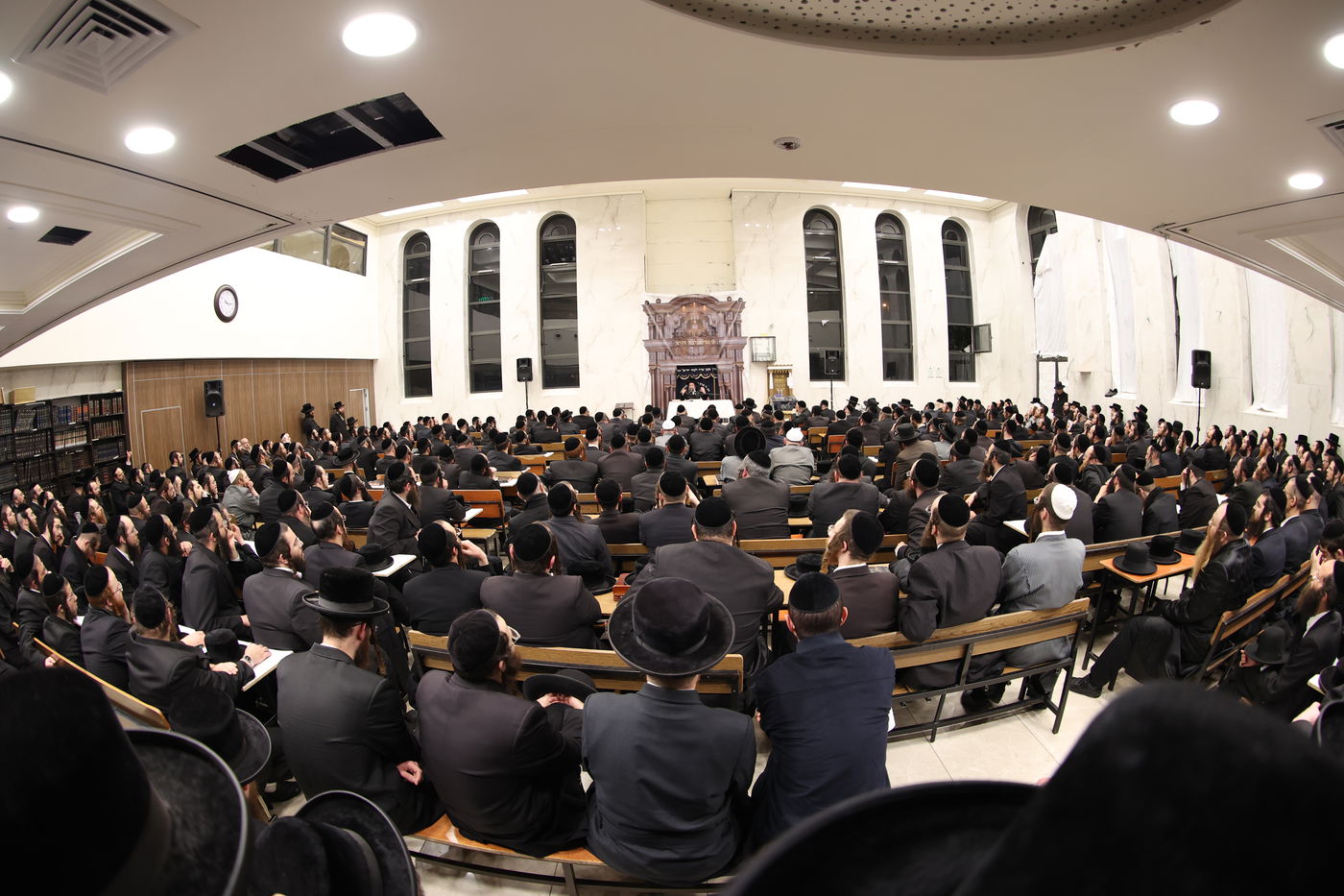 האדמו"ר מסקולען י-ם מסר שיעור תורה בביתר