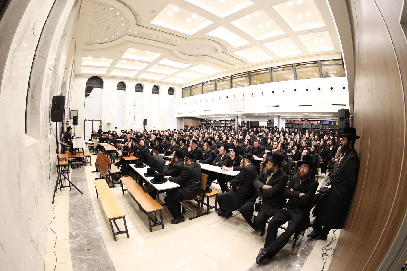 האדמו"ר מסקולען י-ם מסר שיעור תורה בביתר