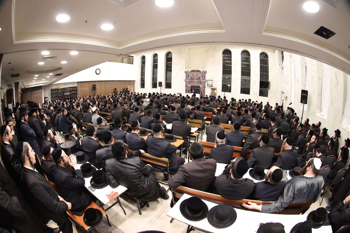 האדמו"ר מסקולען י-ם מסר שיעור תורה בביתר