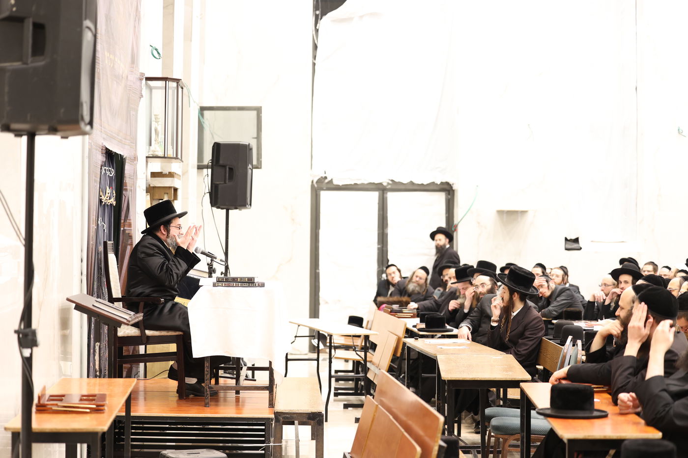 האדמו"ר מסקולען י-ם מסר שיעור תורה בביתר