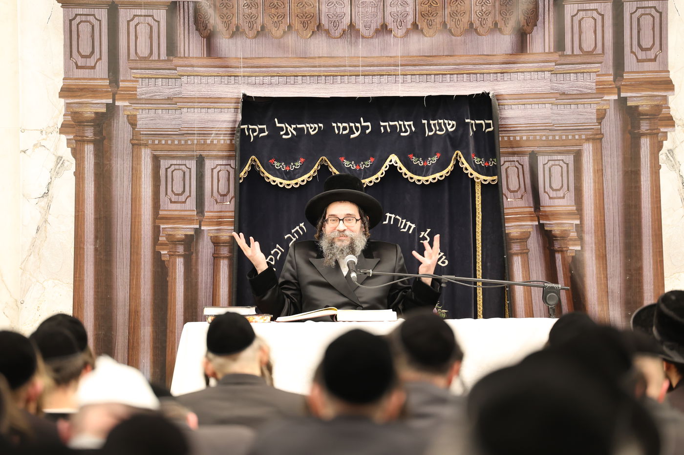 האדמו"ר מסקולען י-ם מסר שיעור תורה בביתר