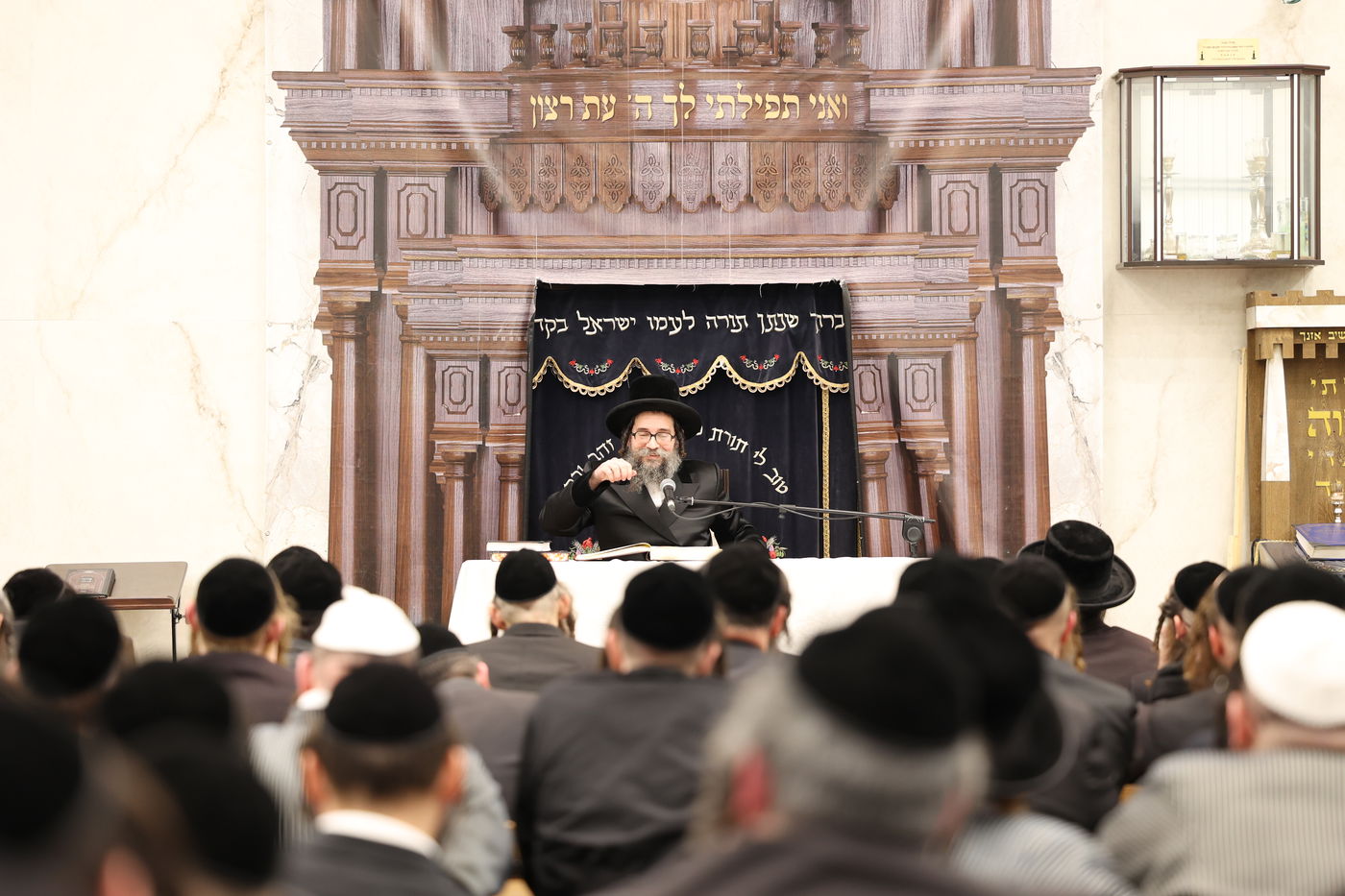 האדמו"ר מסקולען י-ם מסר שיעור תורה בביתר