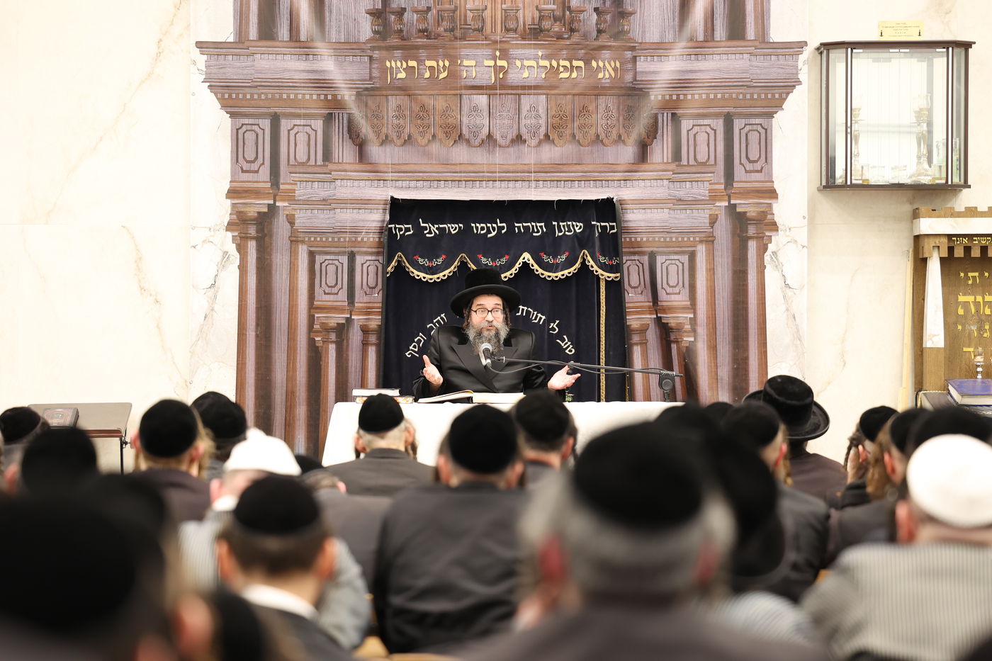 האדמו"ר מסקולען י-ם מסר שיעור תורה בביתר