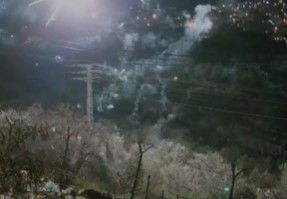 מחבלים זרקו בקבוקי תבערה בביתר וירו זיקוקים על הכבאים