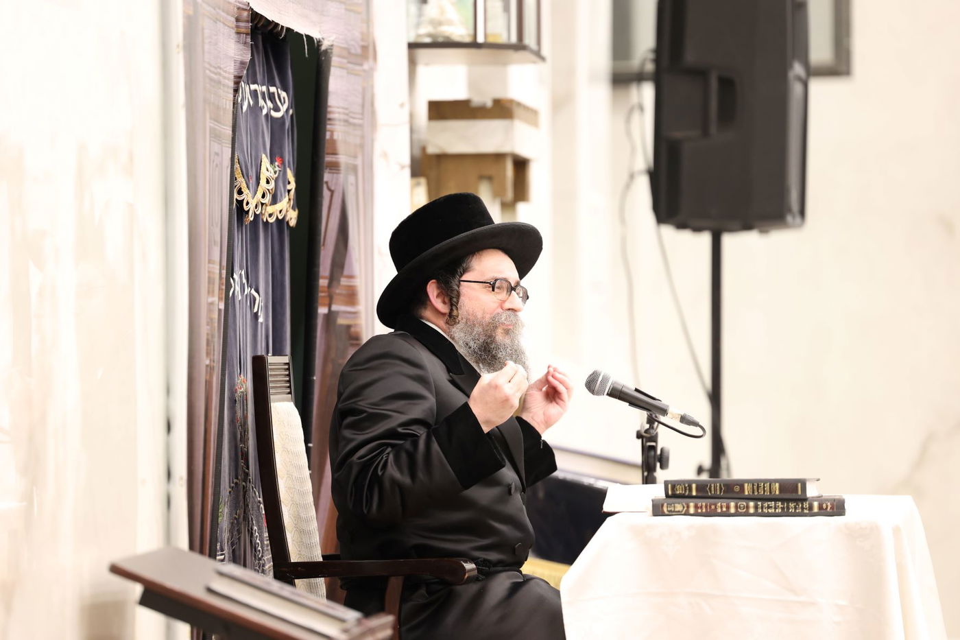 האדמו"ר מסקולען י-ם מסר שיעור תורה בביתר