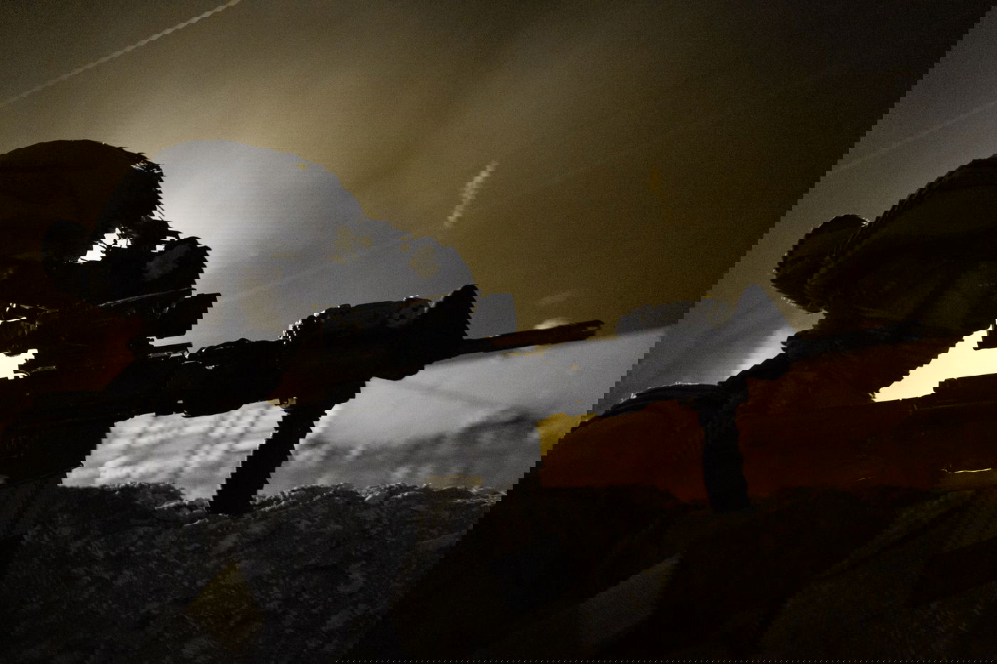 שלושה מבוקשים נעצרו; אחד נתפס עם אקדח • תיעוד