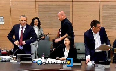 עימות בוועדה: רוטמן הוציא חברי כנסת והתפרץ לדברי היועמ"ש