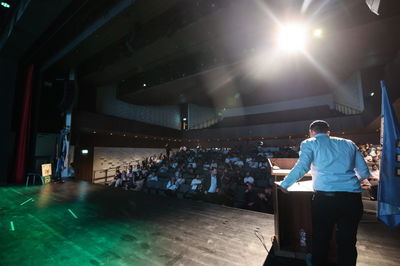 השר ניר ברקת בבית נצח יהודה | צפו