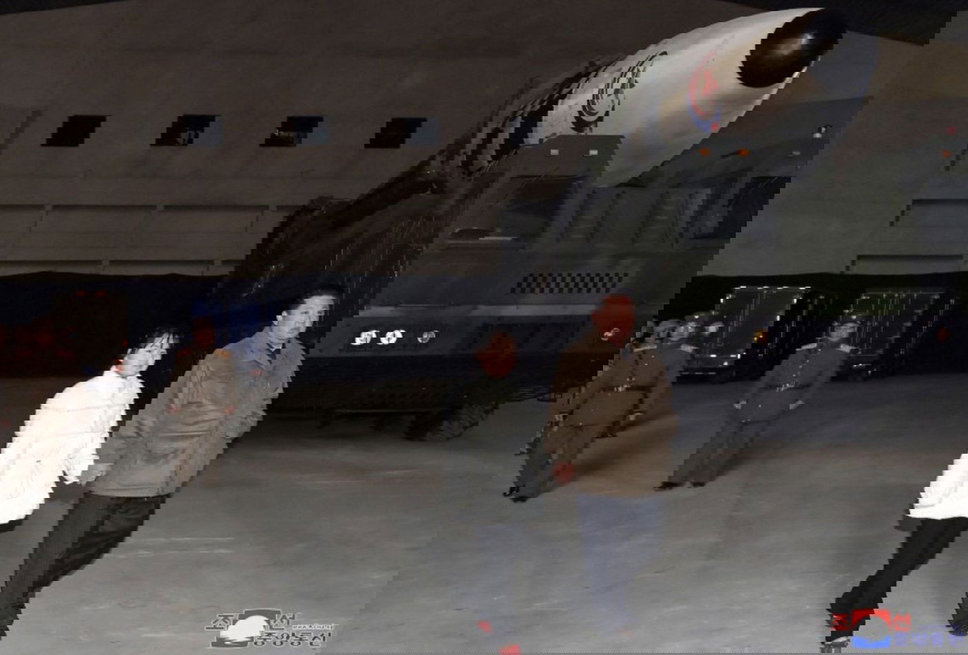 קים ג'ונג אוןעם בתו בסיור