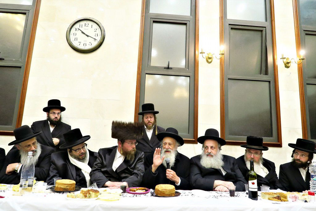 בראשות רבנים ואדמו"רים: שבע ברכות לאחד מרבני ביתר