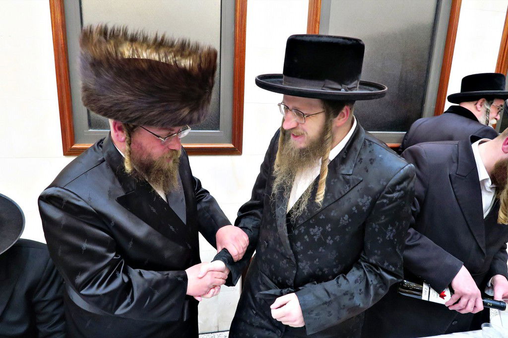 בראשות רבנים ואדמו"רים: שבע ברכות לאחד מרבני ביתר