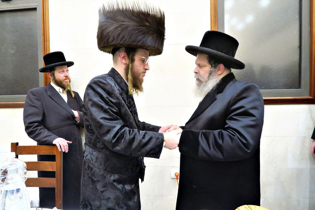 בראשות רבנים ואדמו"רים: שבע ברכות לאחד מרבני ביתר