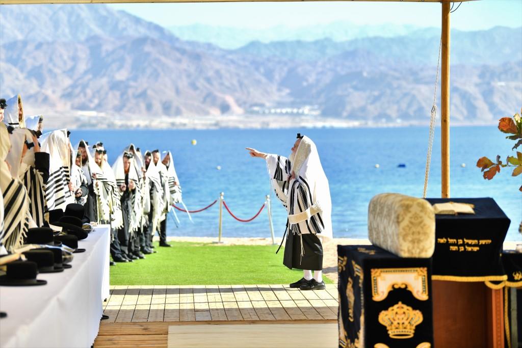 סמוך לאילת: האדמו"ר מויז'ניץ ערך מעמד 'שירת הים' - שנה שעברה