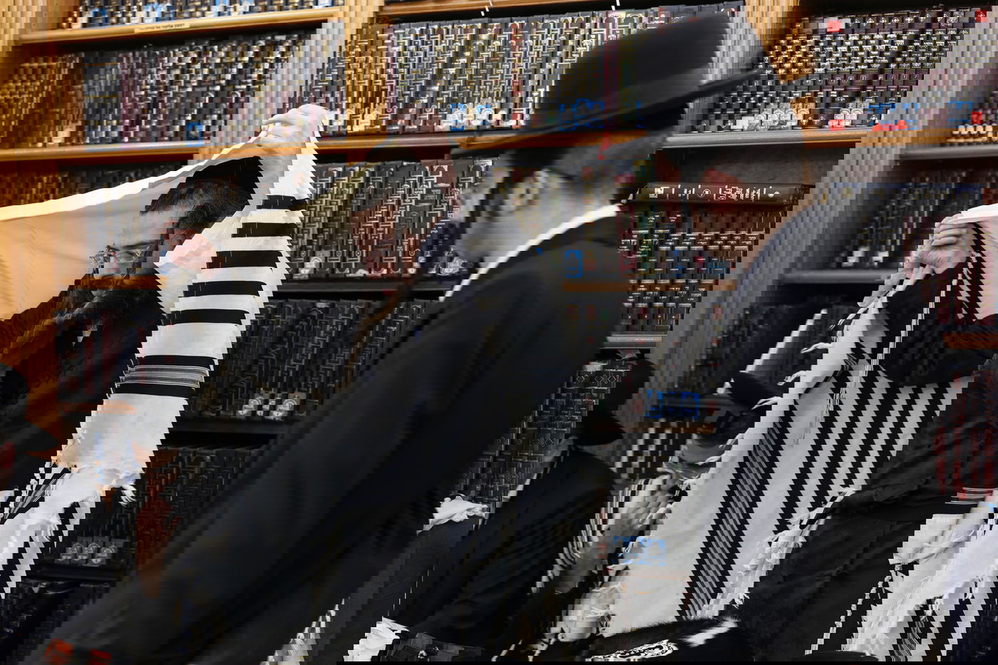 ללא החסידים: האדמו"ר מזוועהיל התפלל שחרית במירון