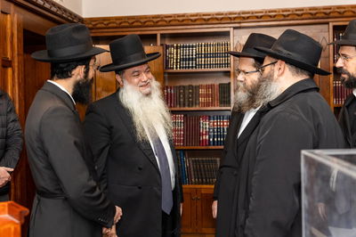 צפו בתיעוד: הרב יגאל כהן בביקור מיוחד בכפר חב"ד