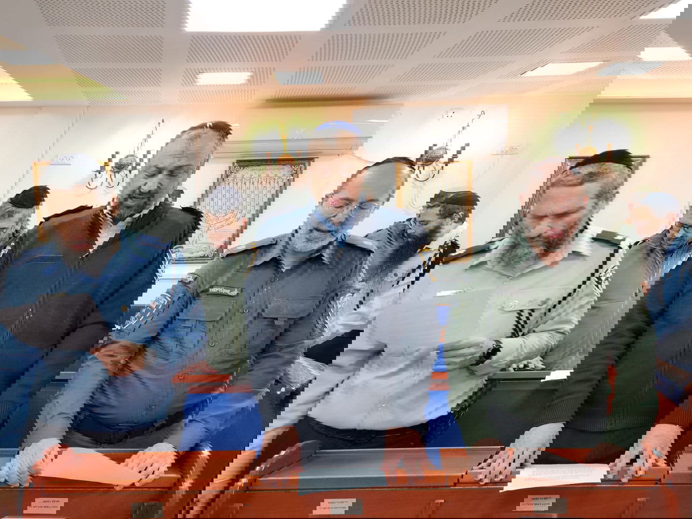 בפעם הראשונה: אלפי שוטרים התכנסו להתפלל על המצב