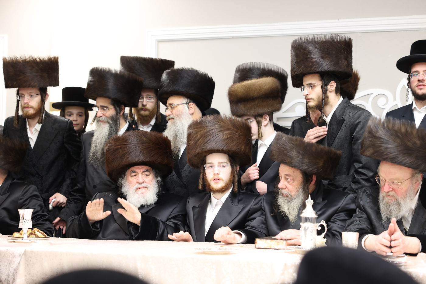 חתונת נינו של הרבי זצ"ל מויז'ניץ עם נכדת האדמו"ר מזוועהיל