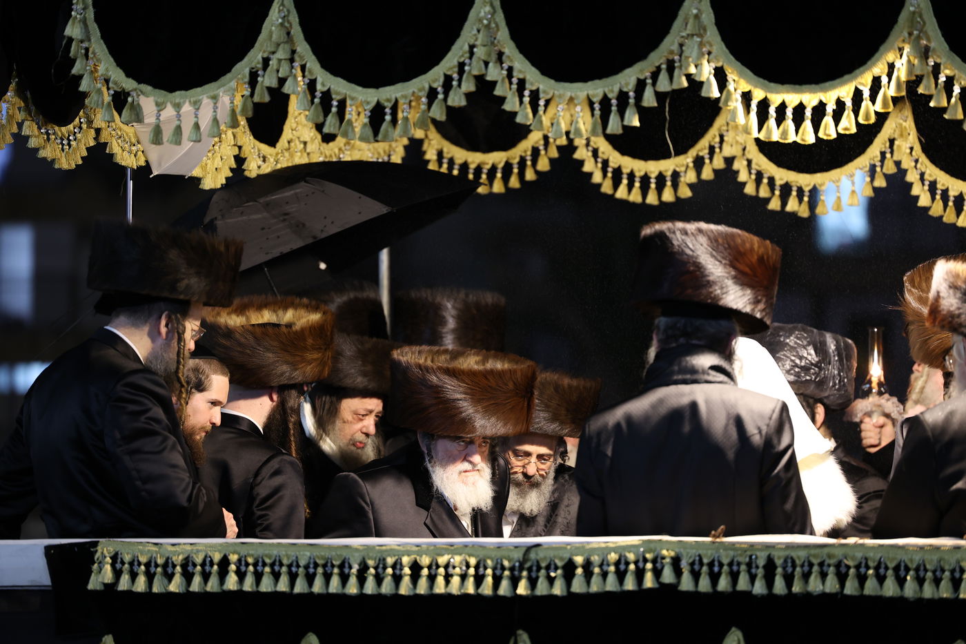 חתונת נינו של הרבי זצ"ל מויז'ניץ עם נכדת האדמו"ר מזוועהיל