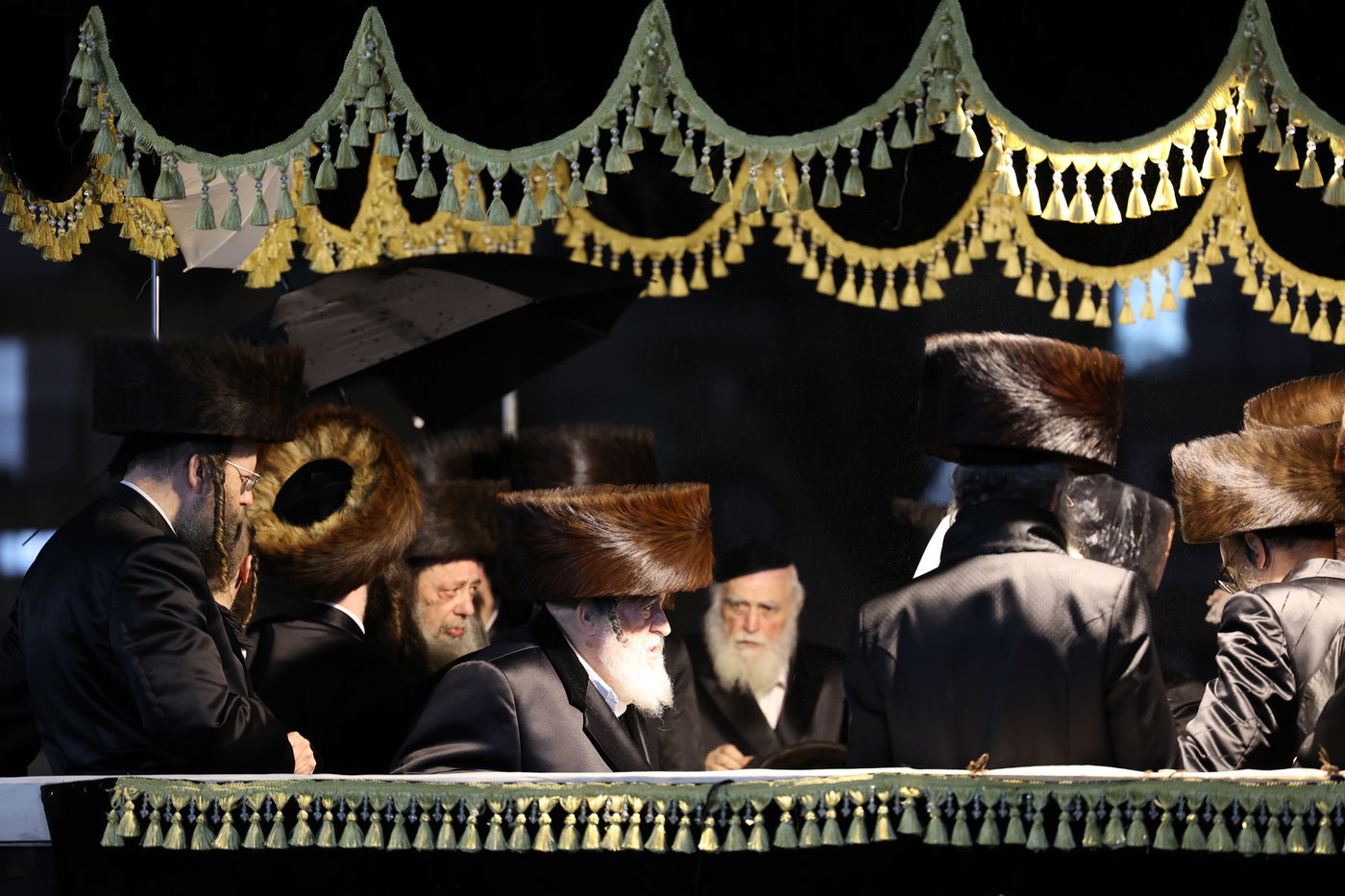 חתונת נינו של הרבי זצ"ל מויז'ניץ עם נכדת האדמו"ר מזוועהיל