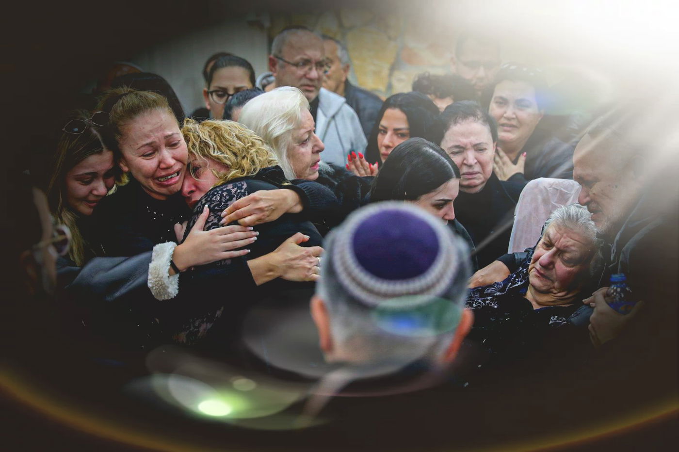 תמונת השבוע: אבל ודמעות בהלויית נרצח הפיגוע