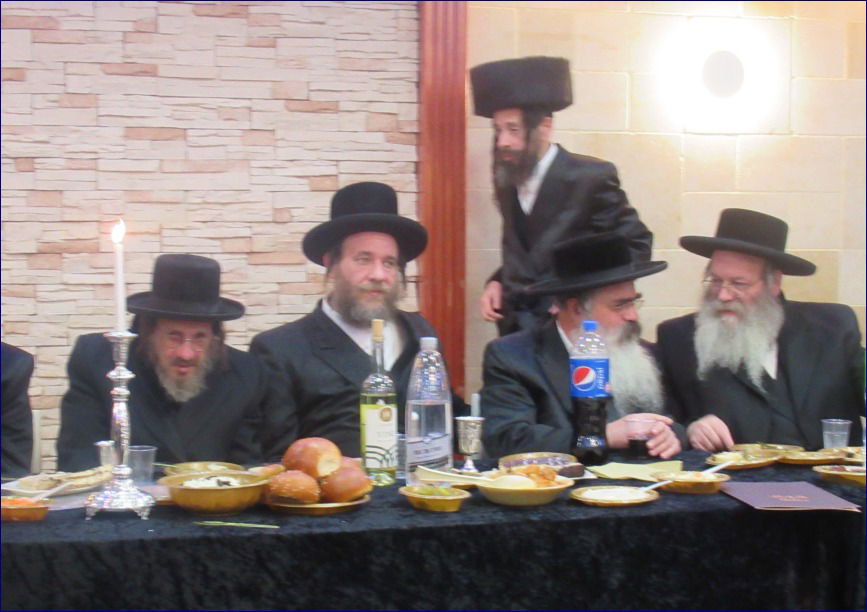 נכד האדמו"ר מזוועהיל זצ"ל התארס עם נכדת הגאב"ד