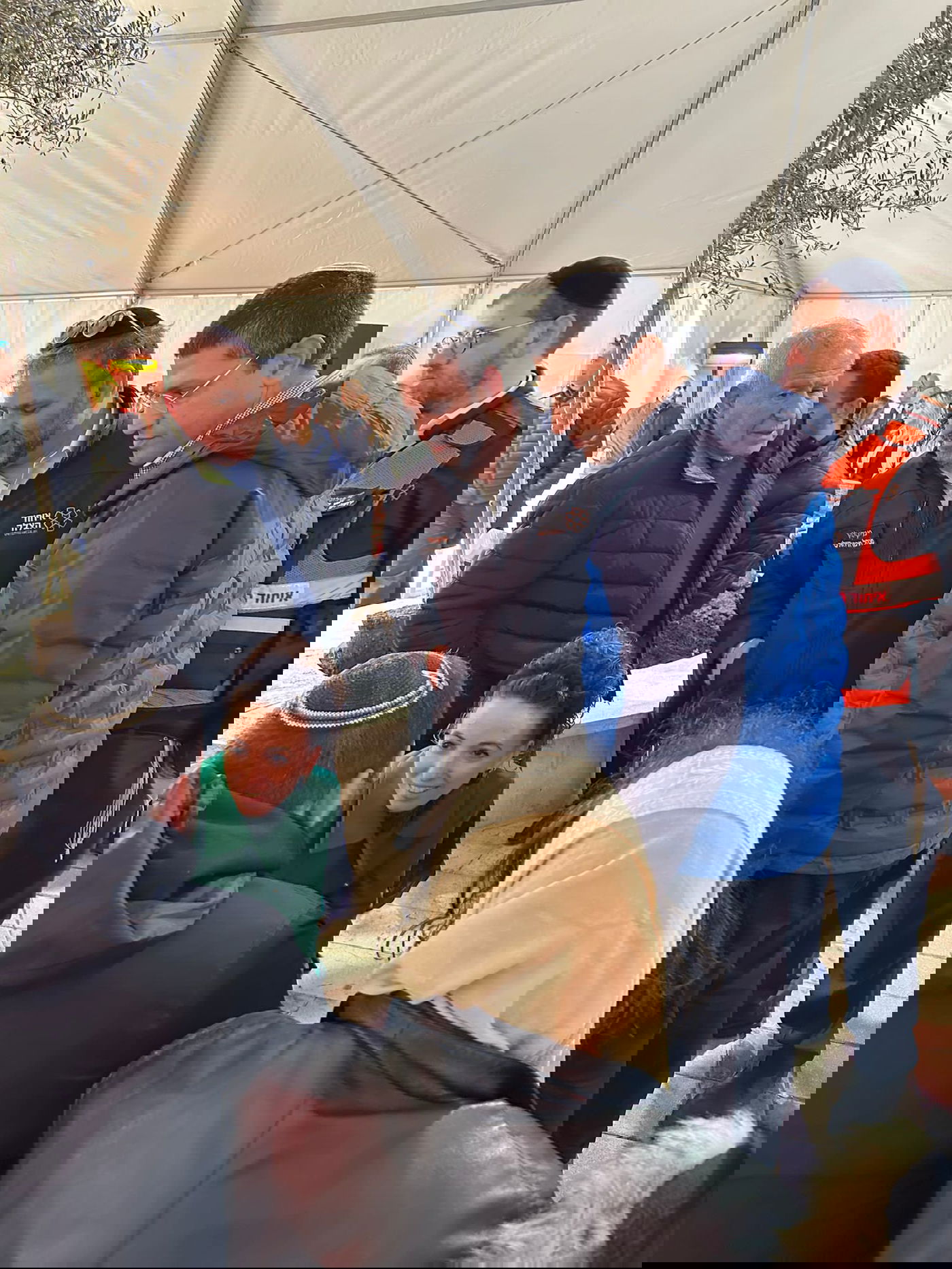 נתניהו נטע עץ סמוך למקום הפיגוע בנווה יעקב | תיעוד