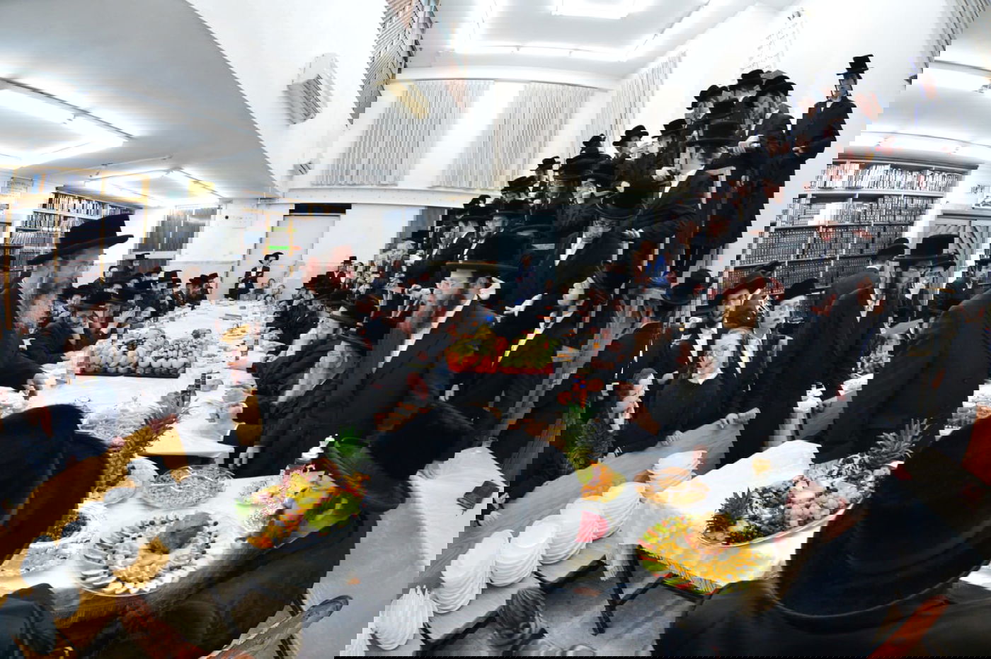 בטשרנאביל חילקו פירות לכבוד ט"ו בשבט | צפו בגלריה