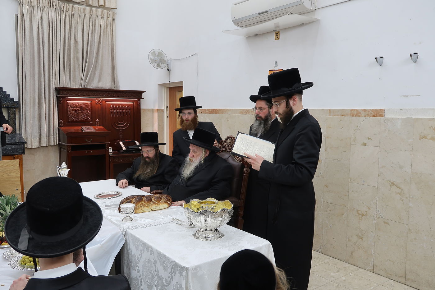 בטשרנאביל חילקו פירות לכבוד ט"ו בשבט | צפו בגלריה