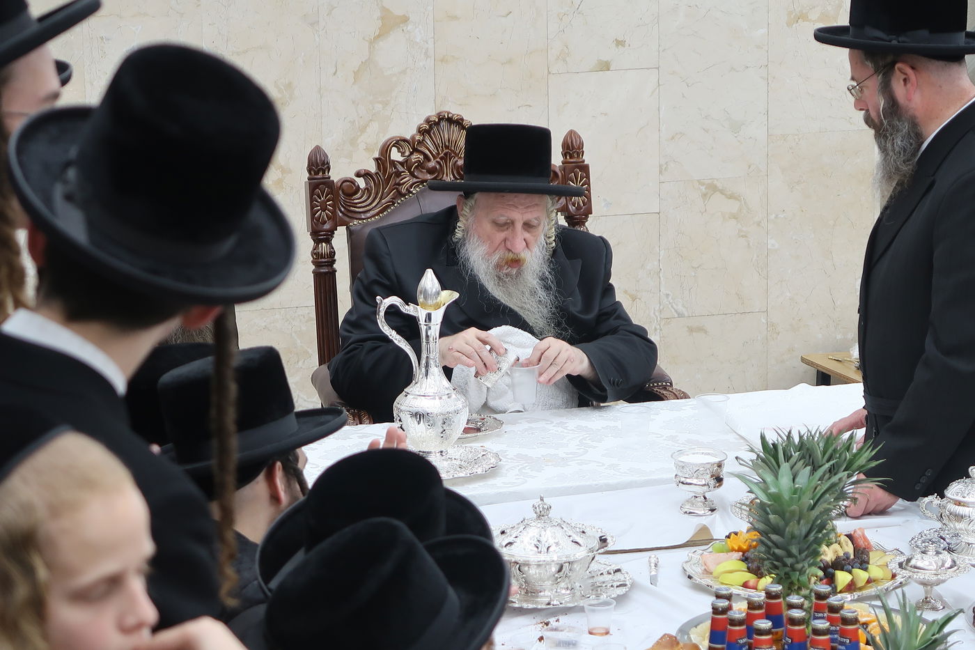 בטשרנאביל חילקו פירות לכבוד ט"ו בשבט | צפו בגלריה