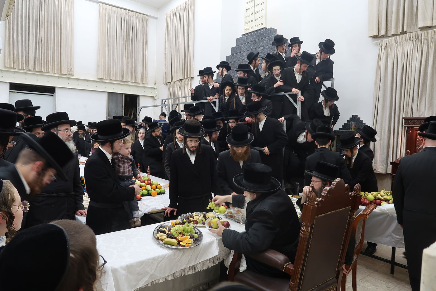 בטשרנאביל חילקו פירות לכבוד ט"ו בשבט | צפו בגלריה